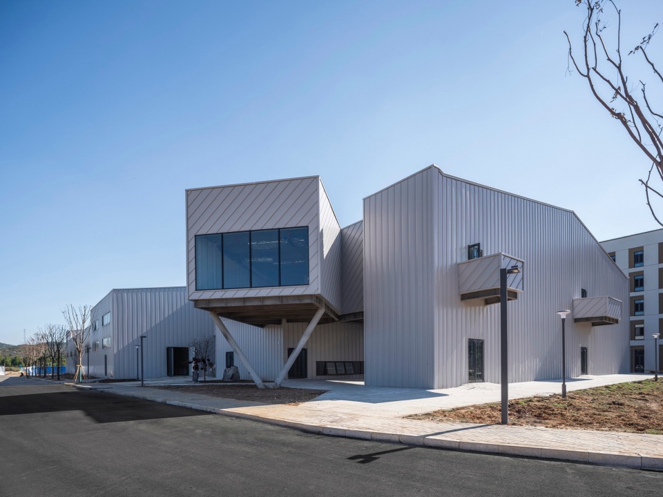 Yue Art Museum Yue Equestrian Hall by CU Office