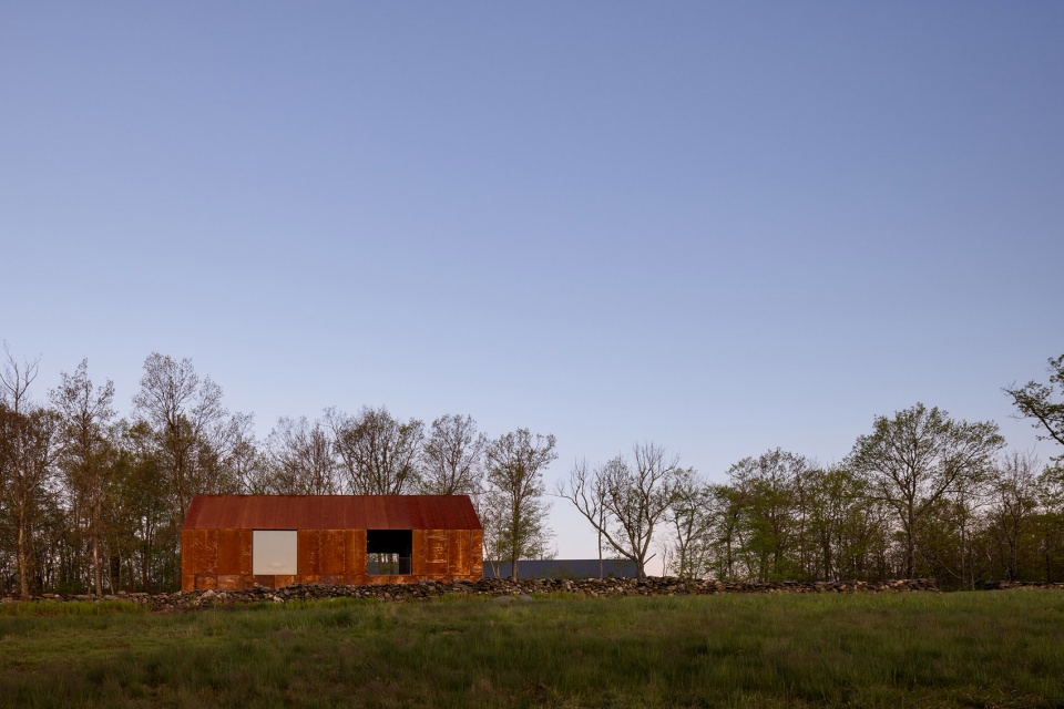 ridge house and barn by worrell yeung