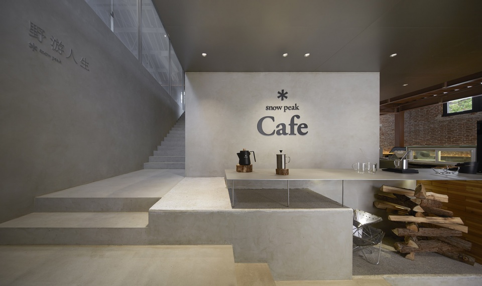 snow peak cafe matro luxury center by kiki arch