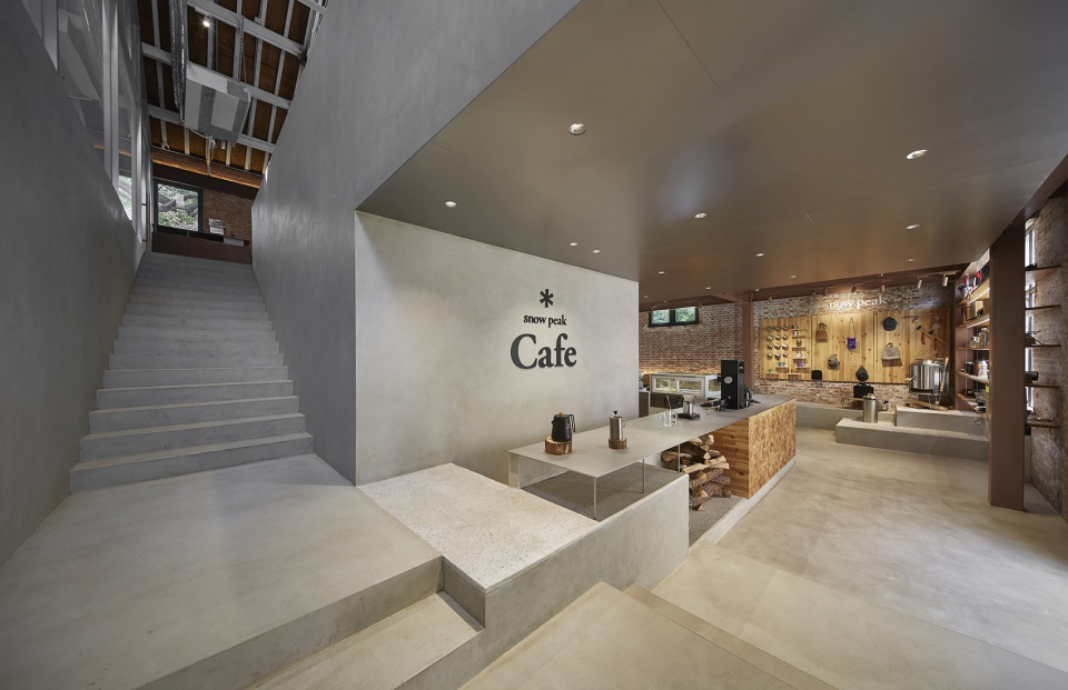 snow peak cafe matro luxury center by kiki arch