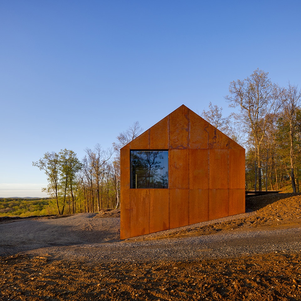 ridge house and barn by worrell yeung