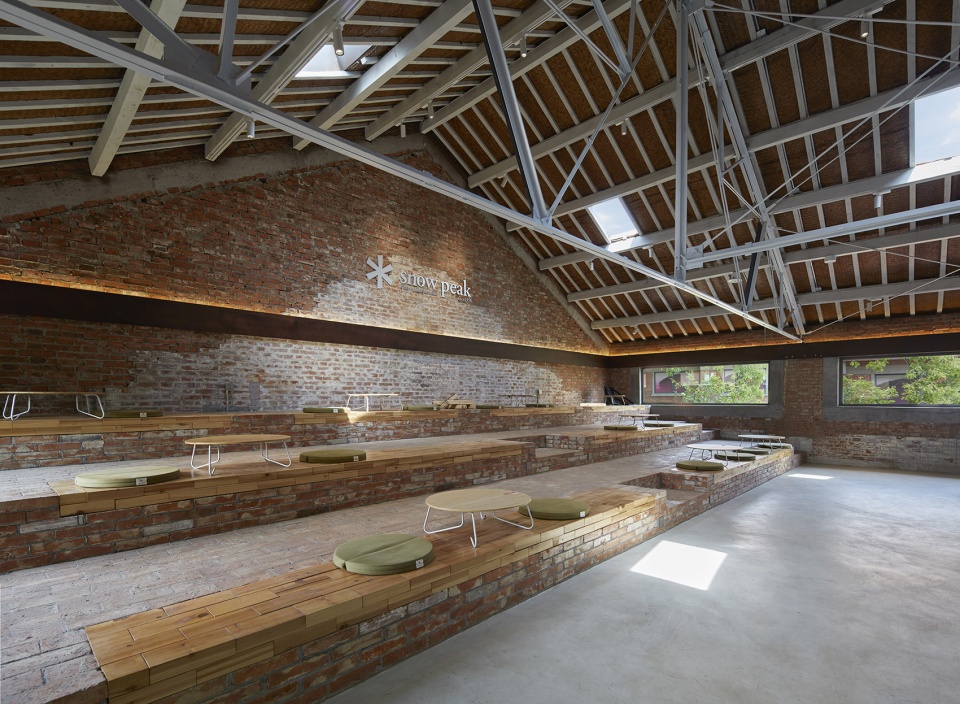 snow peak cafe matro luxury center by kiki arch