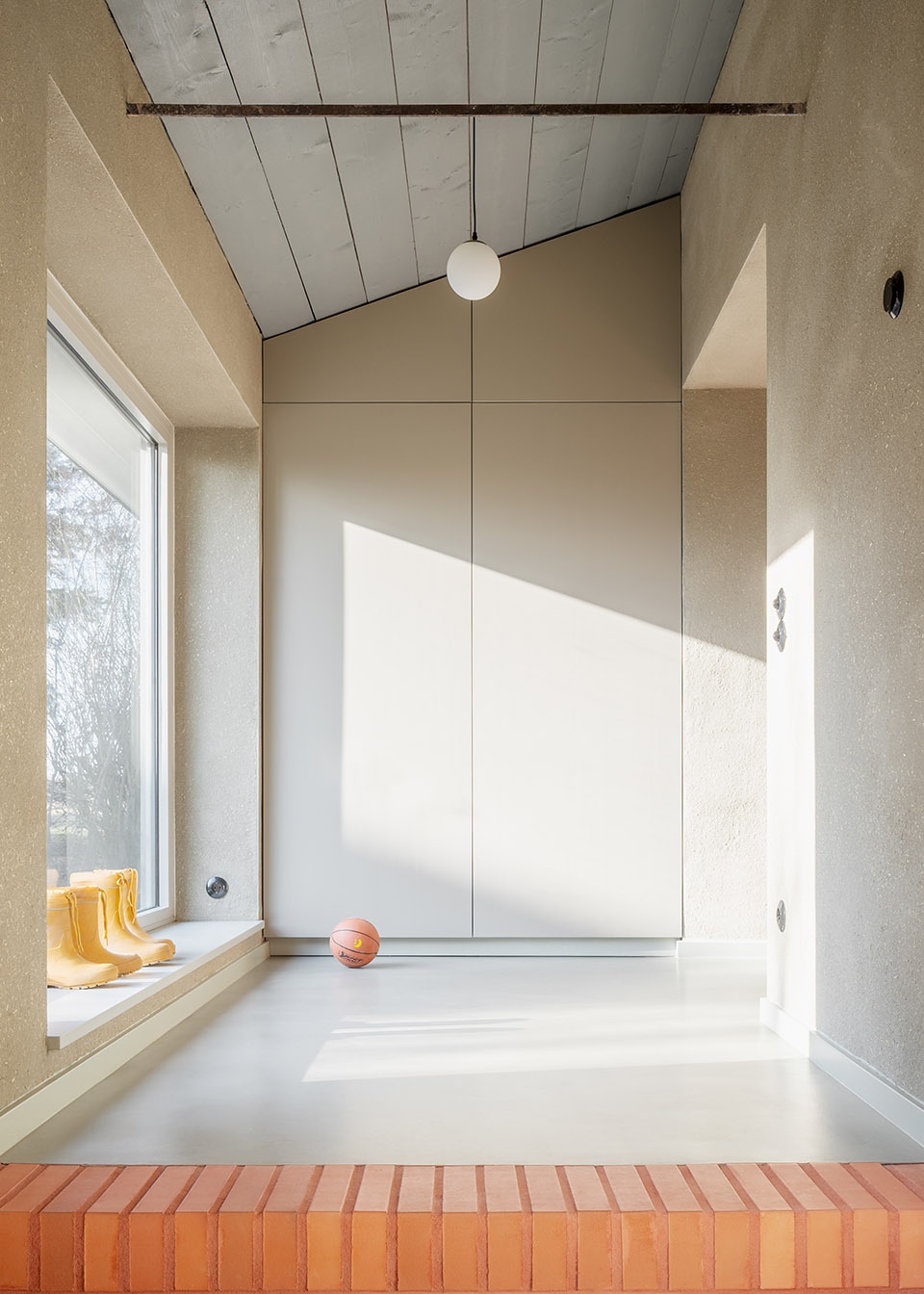 conversion of a settlers house by klopfel zeimer architekten