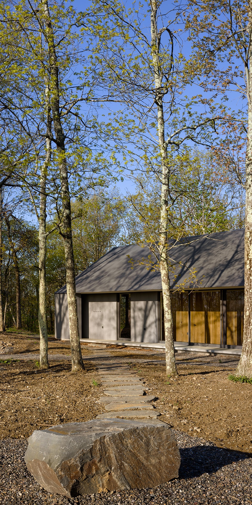 ridge house and barn by worrell yeung