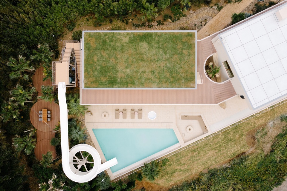 House in Yokosuka by REIICHI IKEDA DESIGN