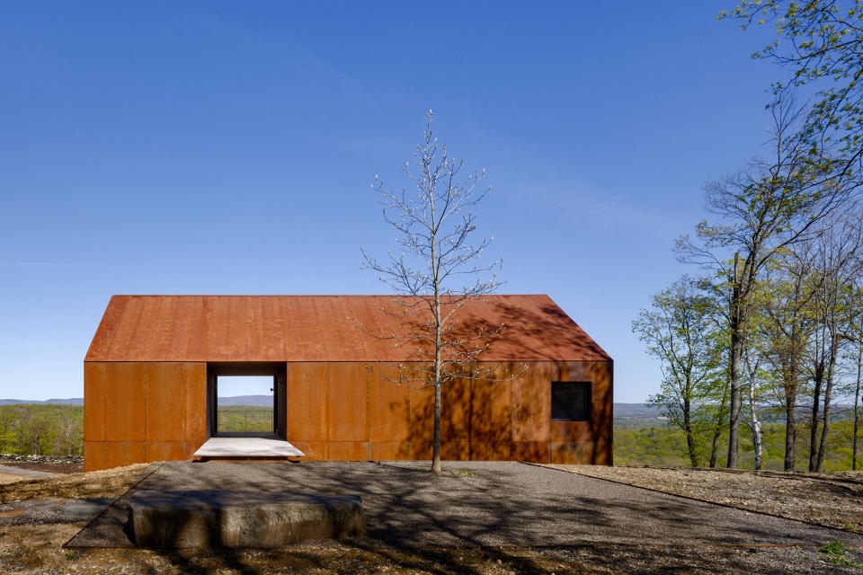 ridge house and barn by worrell yeung