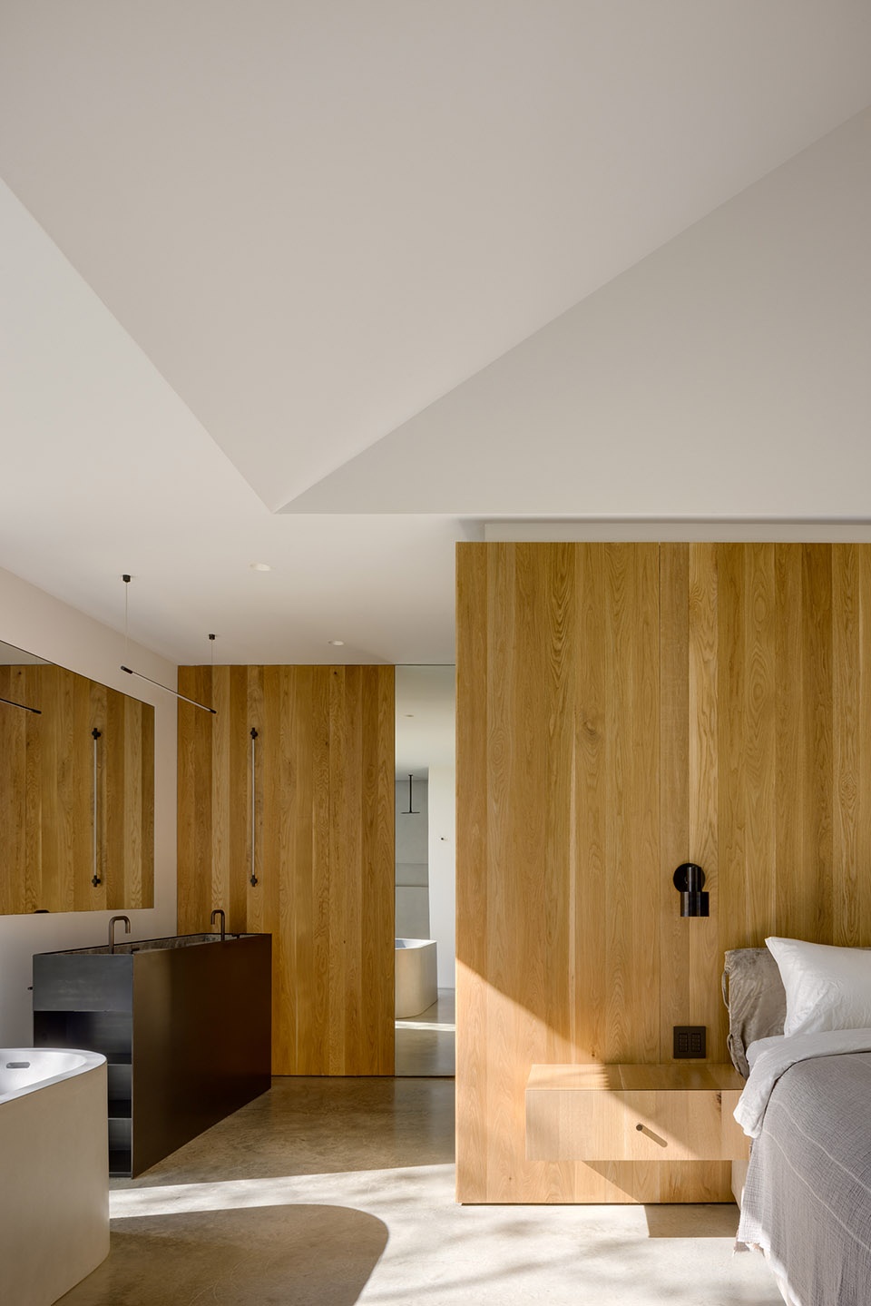 ridge house and barn by worrell yeung