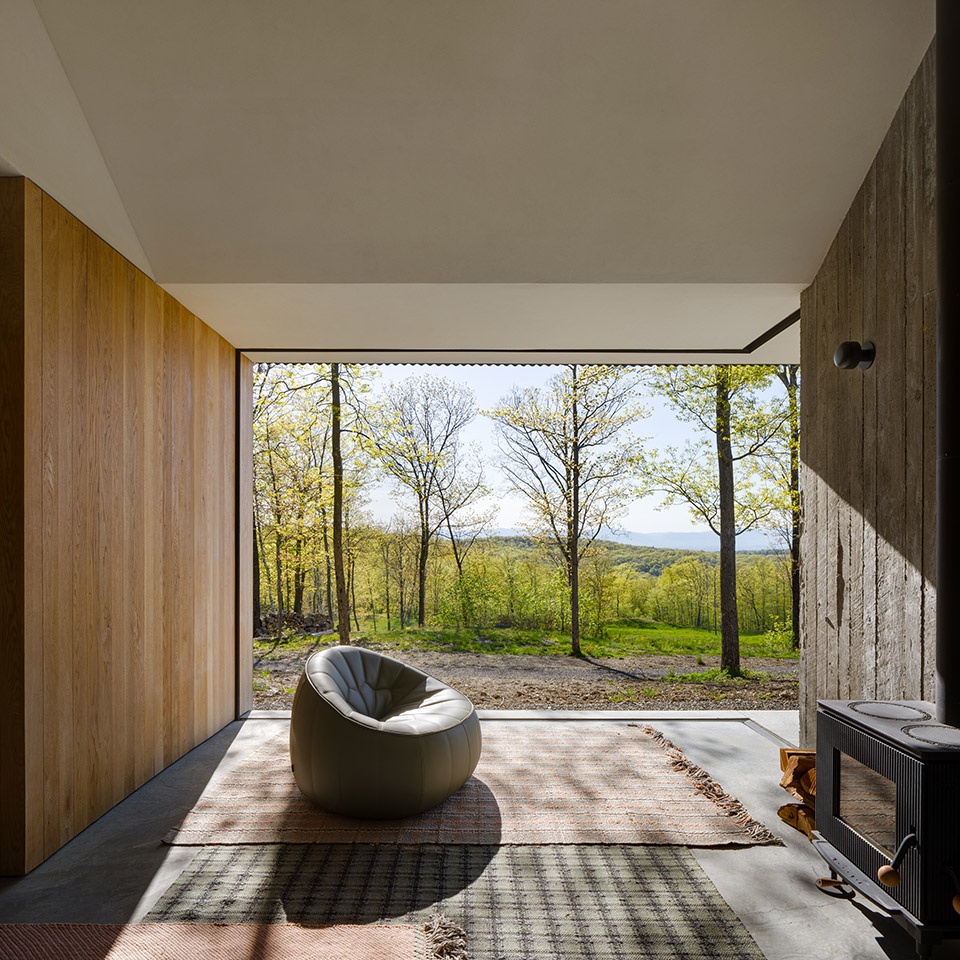 ridge house and barn by worrell yeung