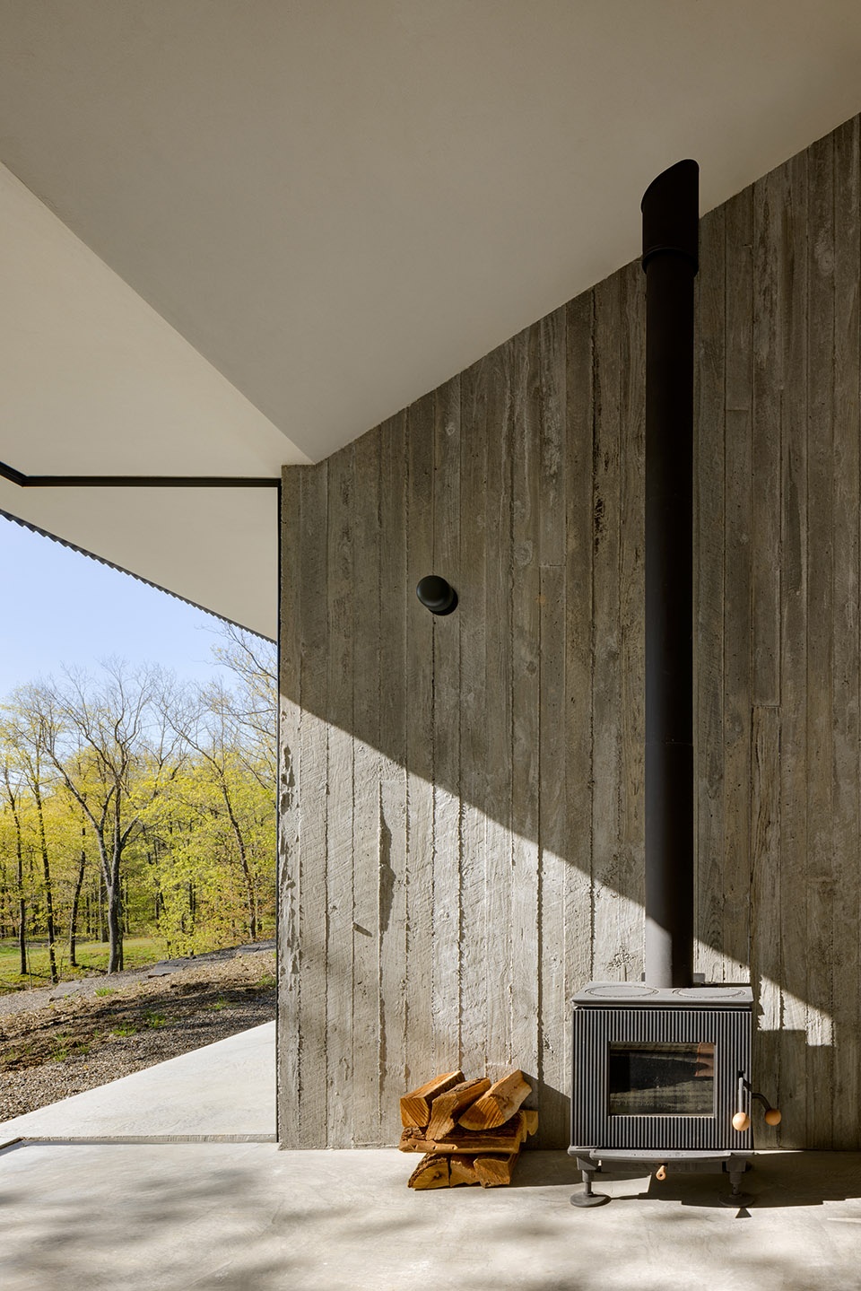 ridge house and barn by worrell yeung