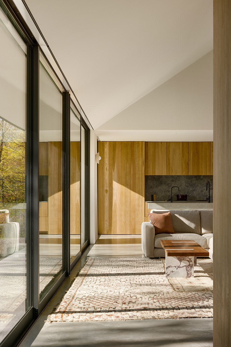 ridge house and barn by worrell yeung