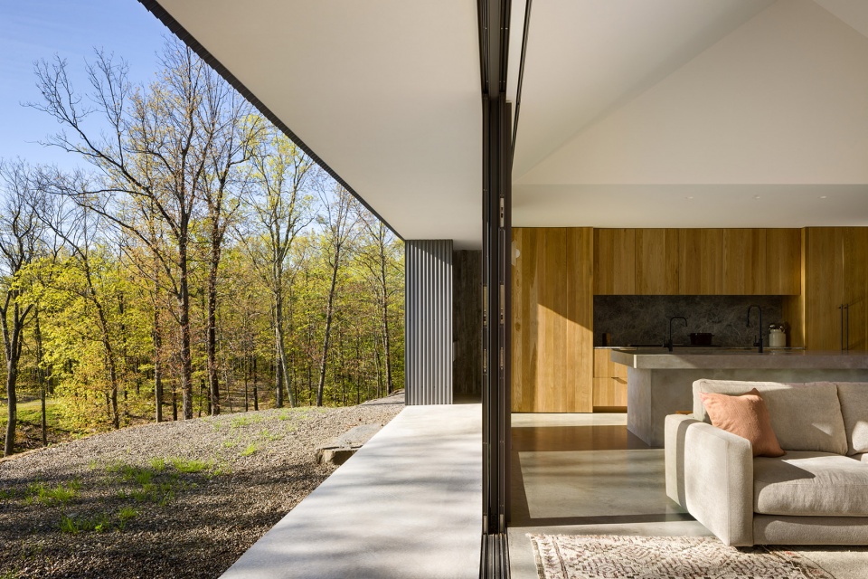 ridge house and barn by worrell yeung