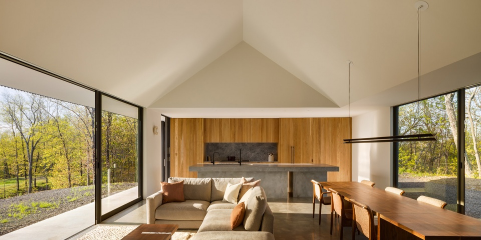 ridge house and barn by worrell yeung