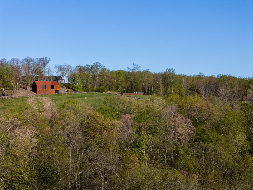 ridge house and barn by worrell yeung