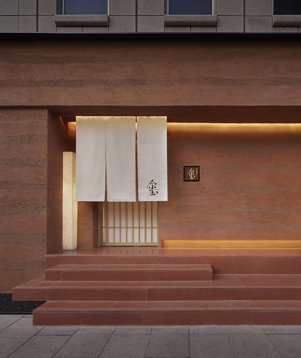 xi restaurant bar by odd okamoto deguchi design
