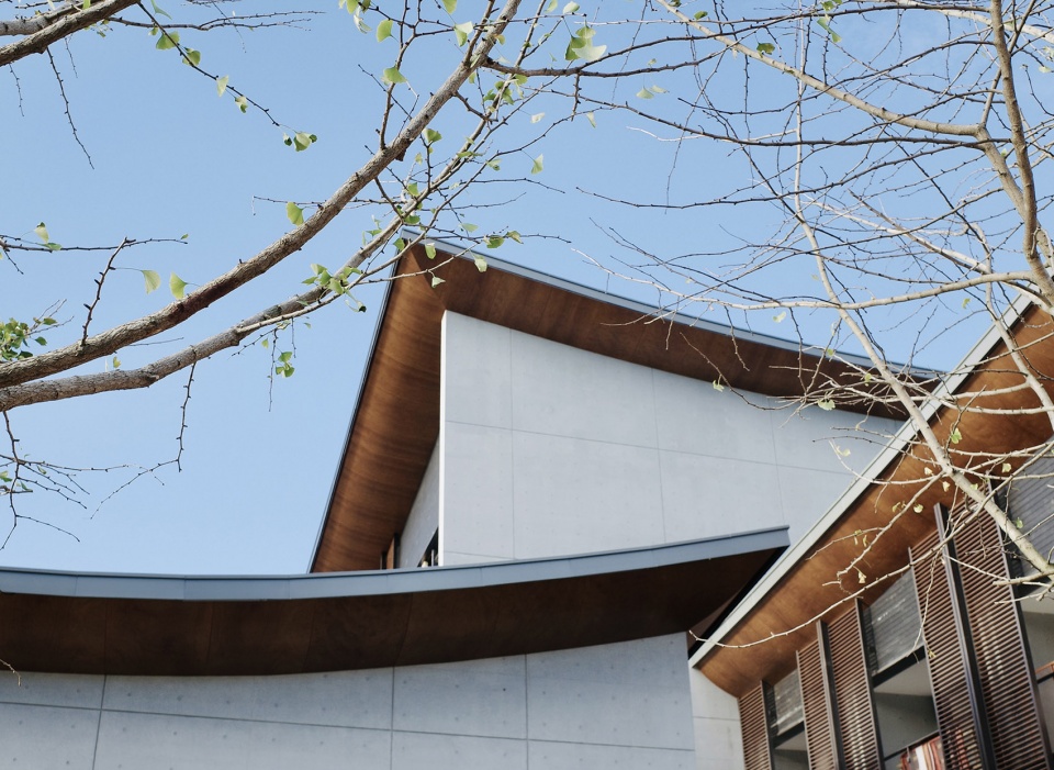 zephyrus art resort hotel by gwp architects