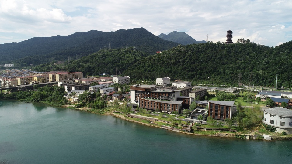 zephyrus art resort hotel by gwp architects