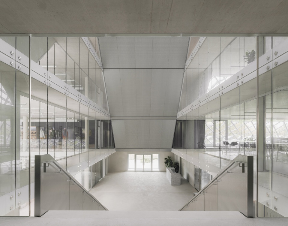 dynafit headquarters by barozzi veiga
