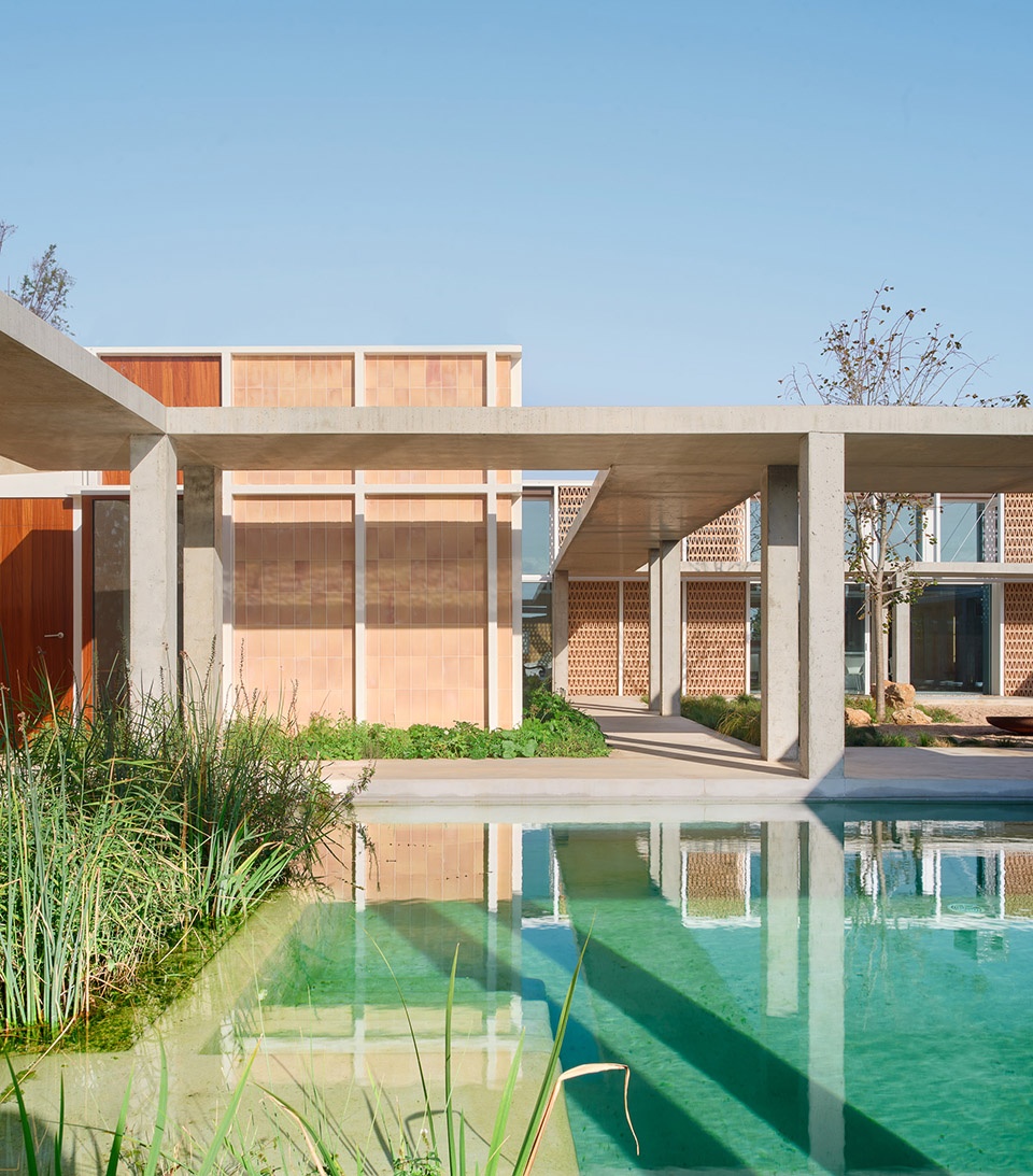casa tres patis by twobo arquitectura