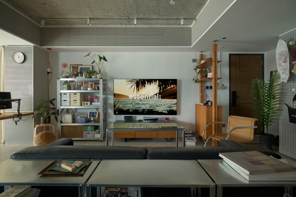 interior renovation of an apartment by fuyudi studio