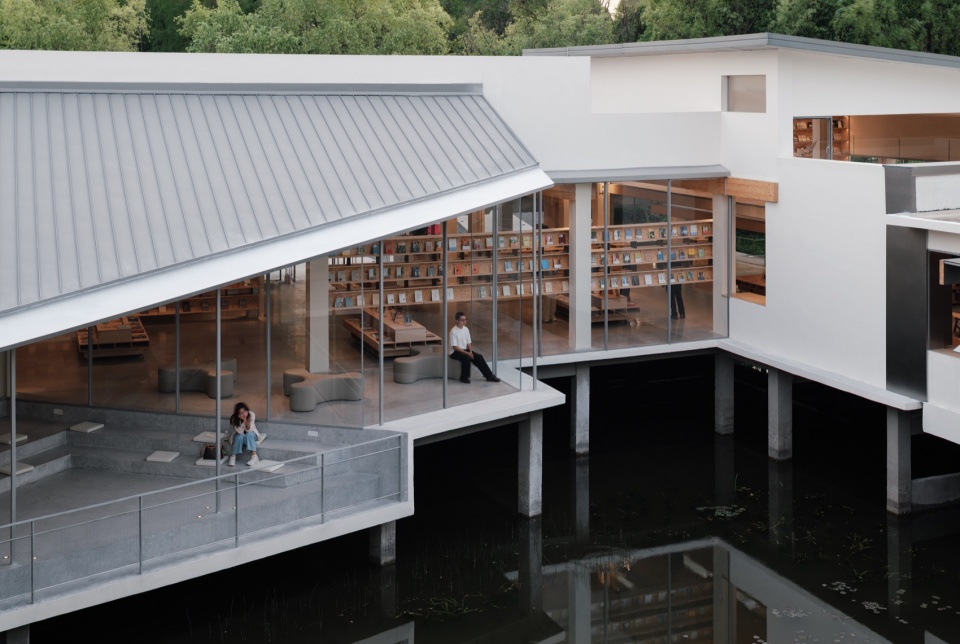 Xixi Goldmye Bookstore by Atelier Wen Arch