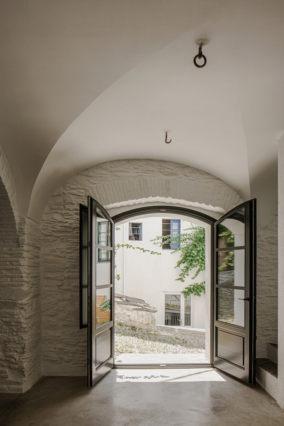 fishermans house in cadaques by bea portabella jordi pages