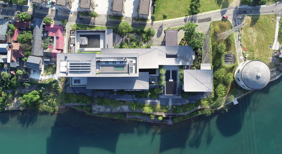 zephyrus art resort hotel by gwp architects