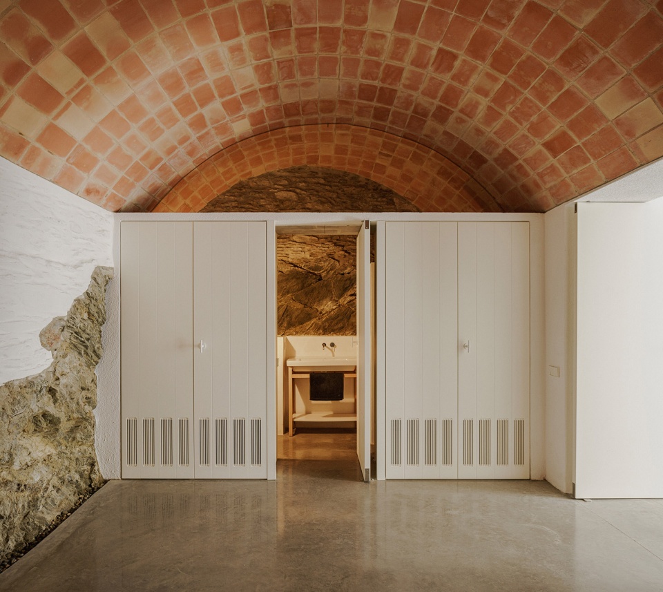 fishermans house in cadaques by bea portabella jordi pages