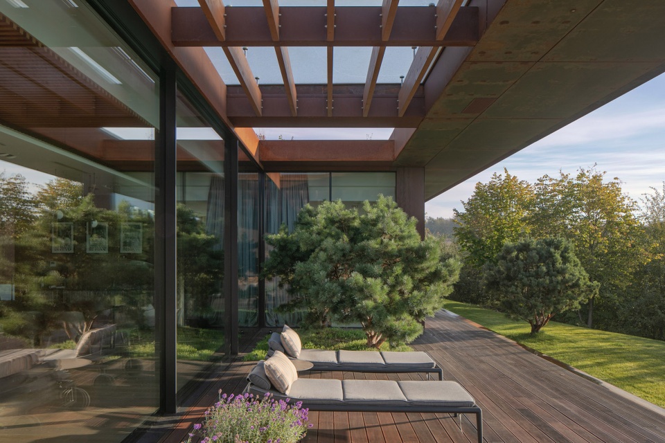 house in the slope by 77 studio