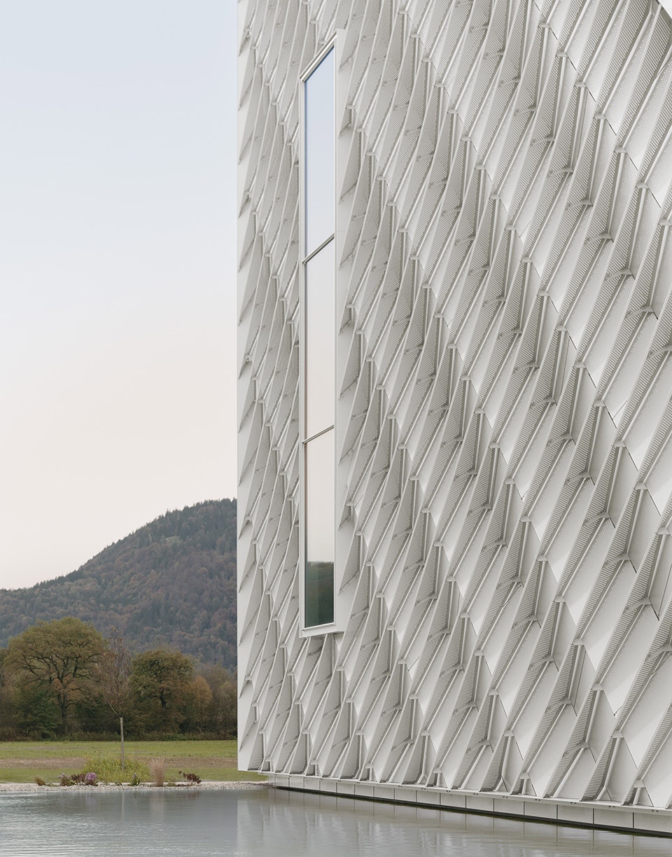 dynafit headquarters by barozzi veiga