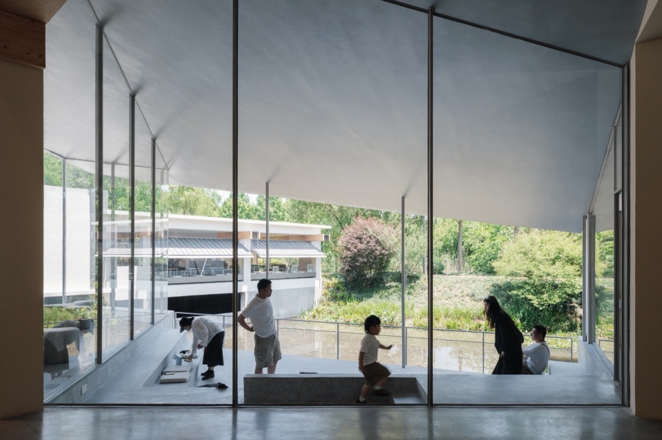 Xixi Goldmye Bookstore by Atelier Wen Arch