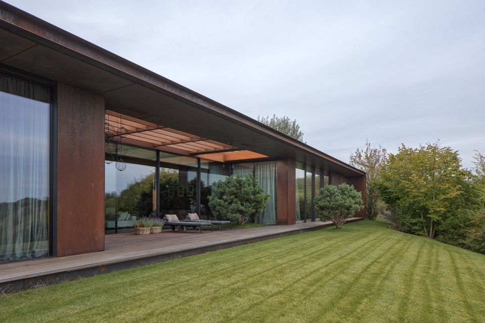 house in the slope by 77 studio