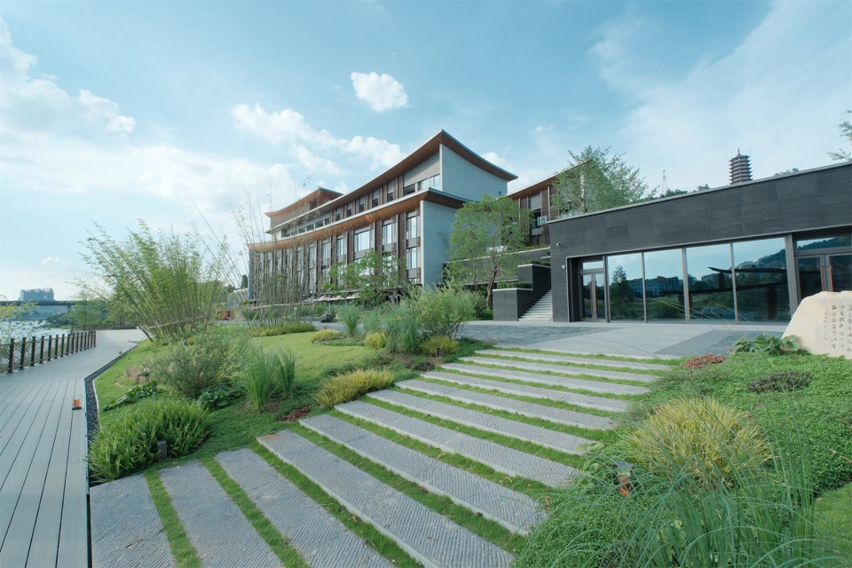 zephyrus art resort hotel by gwp architects