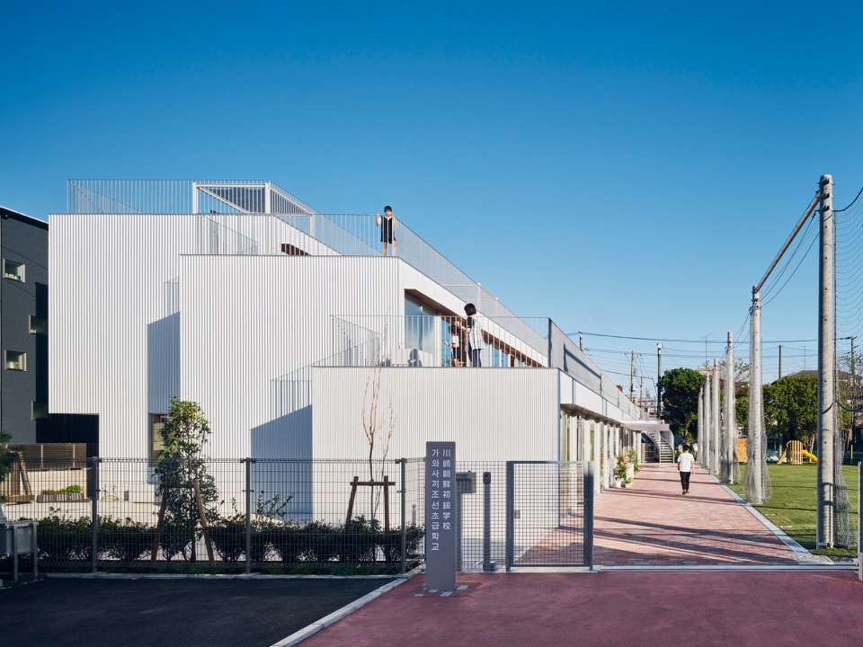 kawasaki korean school by taiga kasai chong aehyang architecture