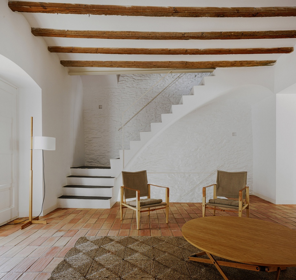 fishermans house in cadaques by bea portabella jordi pages