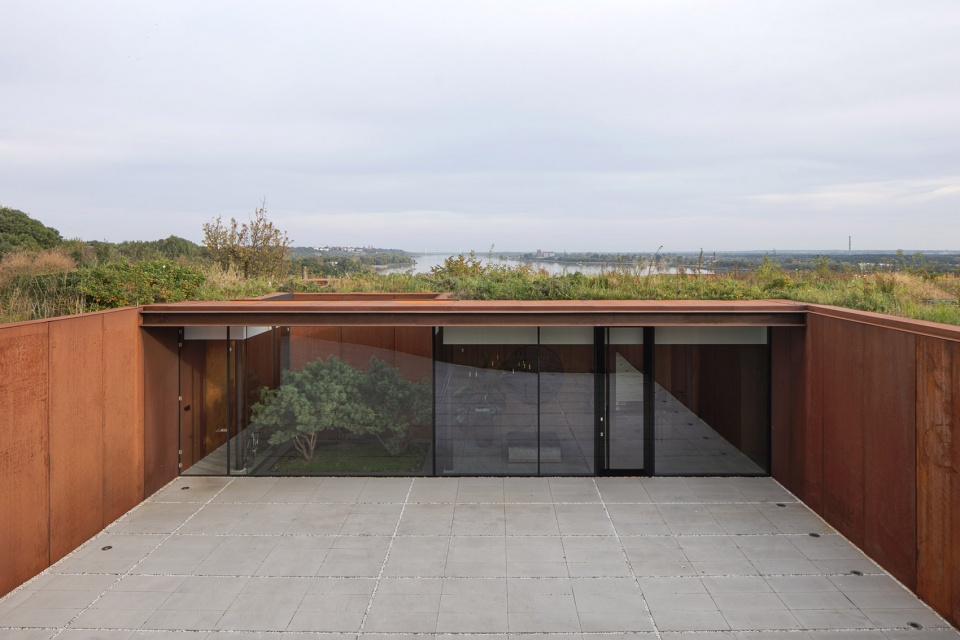 house in the slope by 77 studio