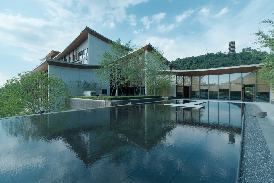 zephyrus art resort hotel by gwp architects