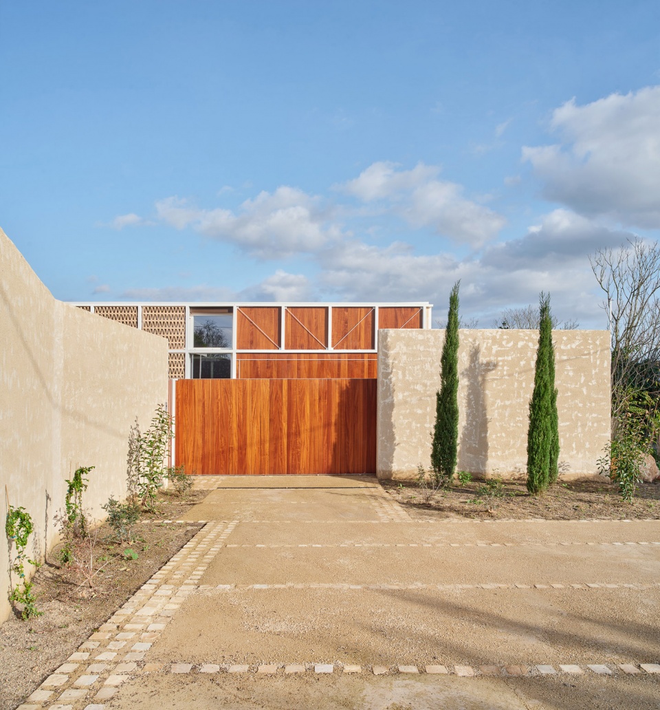 casa tres patis by twobo arquitectura