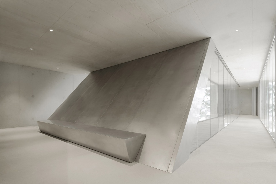 dynafit headquarters by barozzi veiga