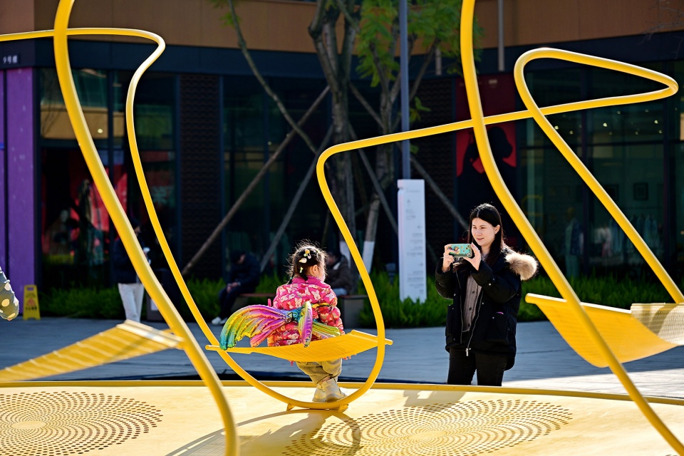 rouse the sun by dl atelier