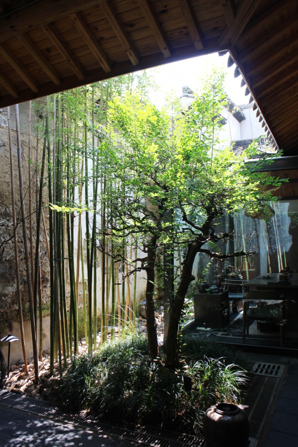 Inshui House by XIAOHUI DESIGN STUDIO