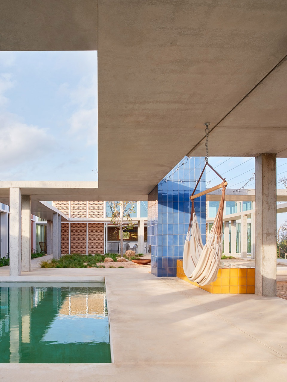 casa tres patis by twobo arquitectura