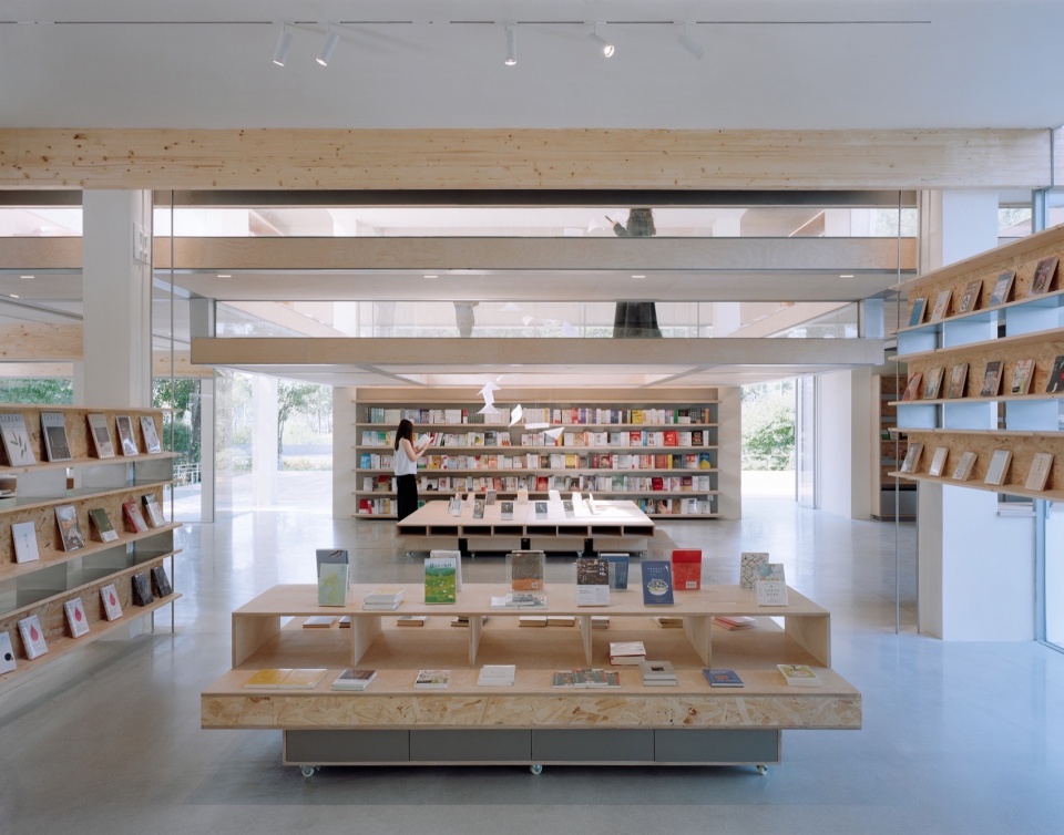 Xixi Goldmye Bookstore by Atelier Wen Arch
