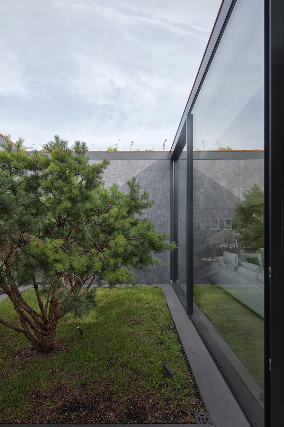 house in the slope by 77 studio