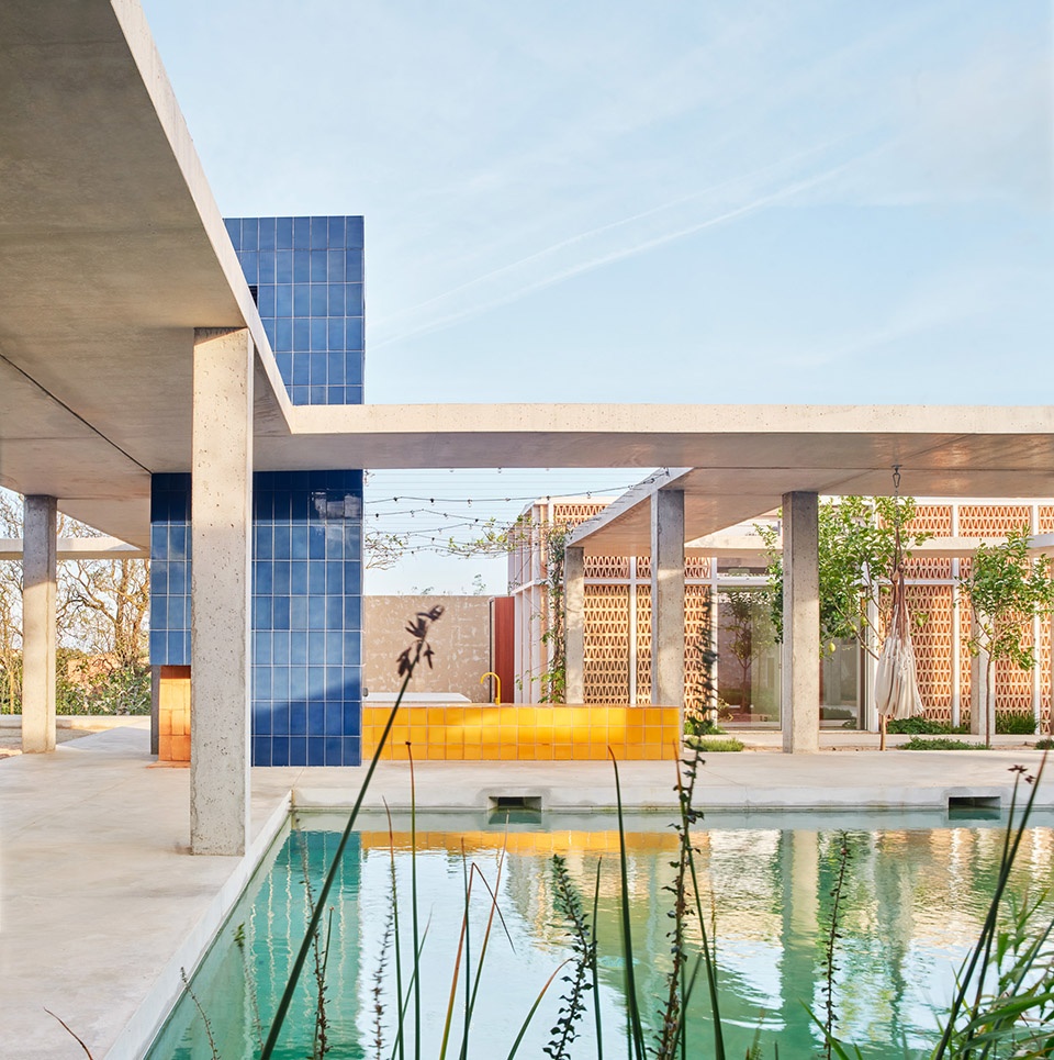 casa tres patis by twobo arquitectura