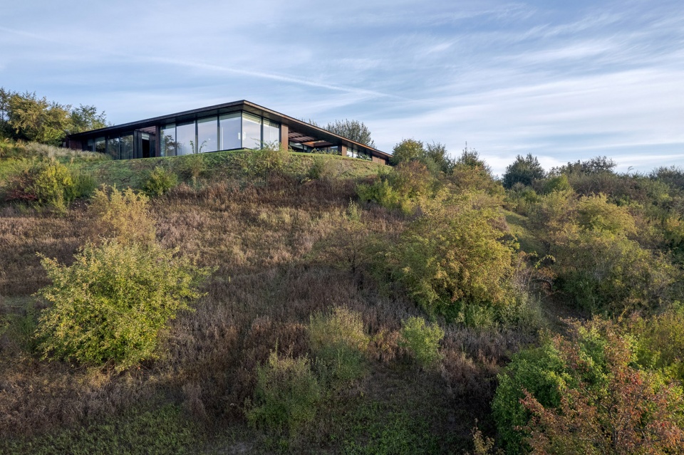 house in the slope by 77 studio
