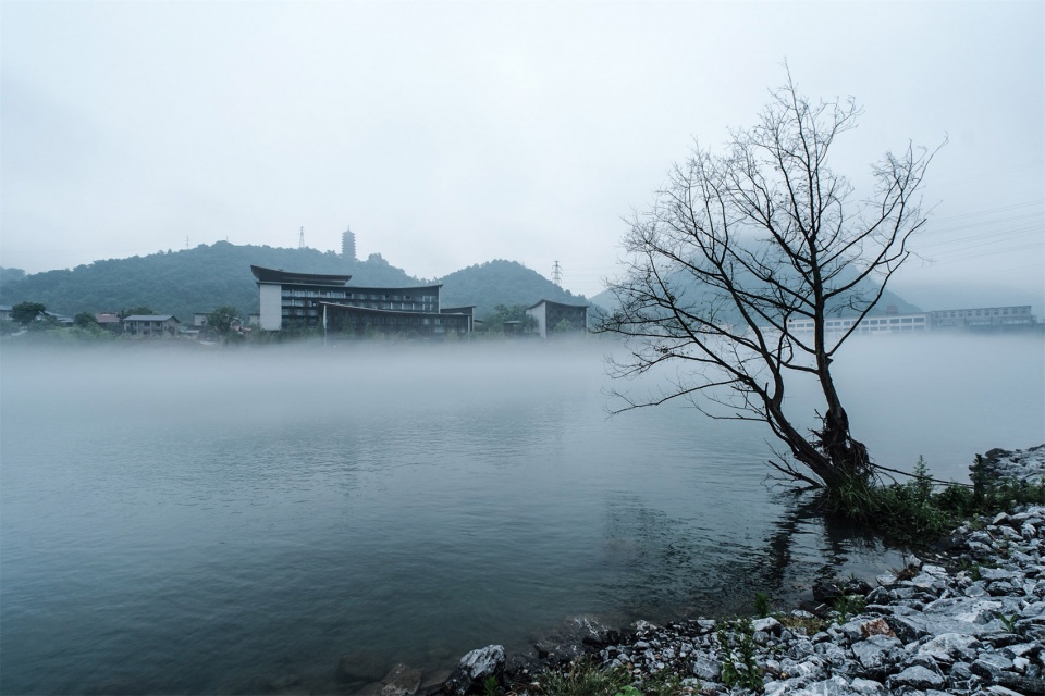 zephyrus art resort hotel by gwp architects