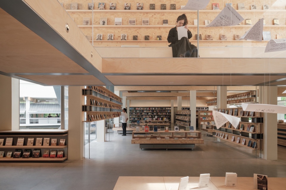 Xixi Goldmye Bookstore by Atelier Wen Arch