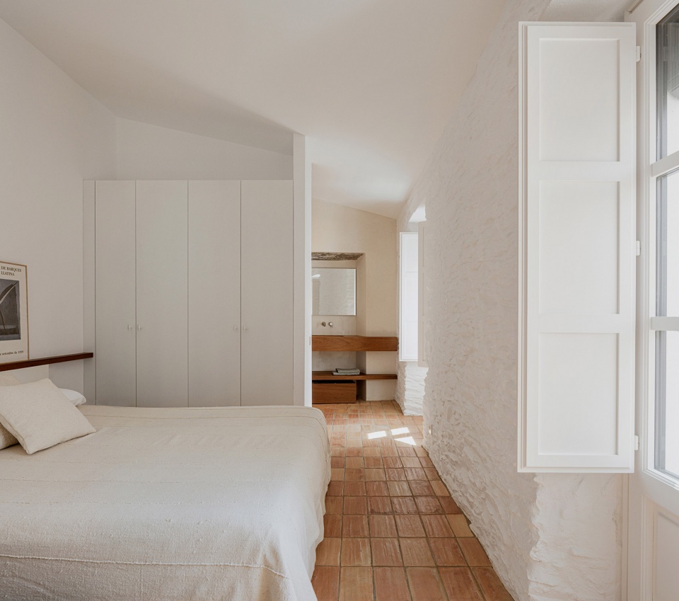 fishermans house in cadaques by bea portabella jordi pages