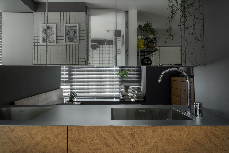interior renovation of an apartment by fuyudi studio
