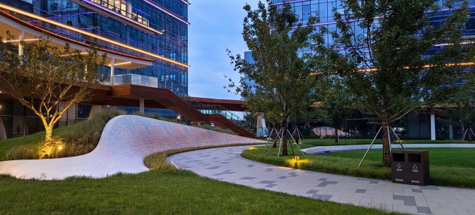 Landscape Design of Phase 1 of New Land on the South Bank of Suzhou Industrial Park by Qidi Design Group Beijing Branch Sanpeng Studio